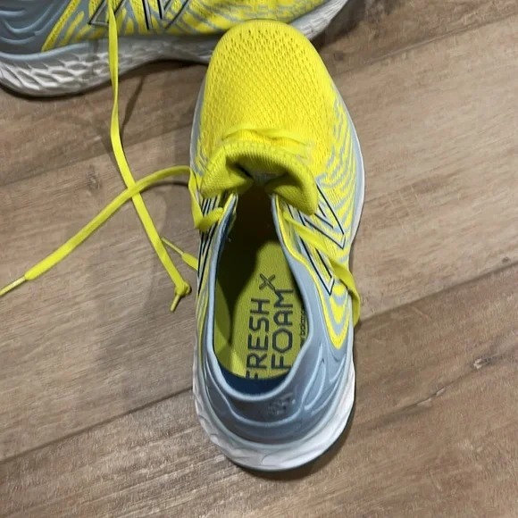 New Balance Fresh Foam 1080v11 Men’s US Size 10.5 Running Shoes M1080C11 Yellow - Picture 2 of 5